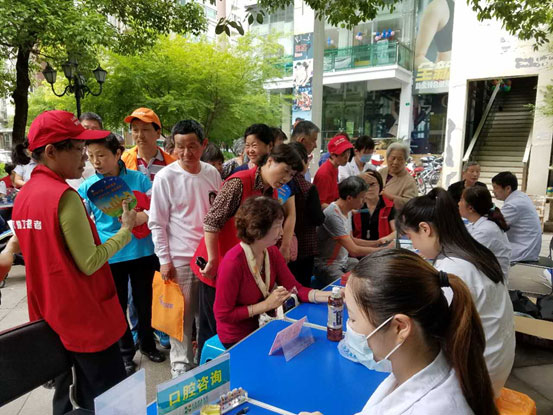 健康社区行活动现场.jpg