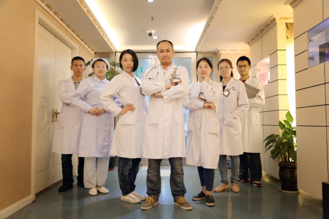 “灸”“贴”并用  祛病养生显奇效.jpg